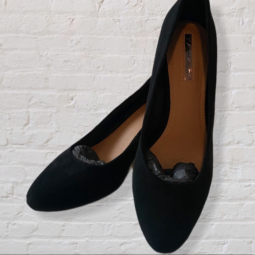Tahari Black Micro Suede Chunky Gold Plated Heel Pumps Shoes